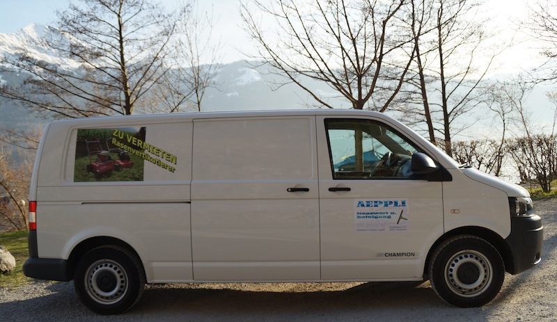 Auto/Firmenfahrzeug mit Aufkleber